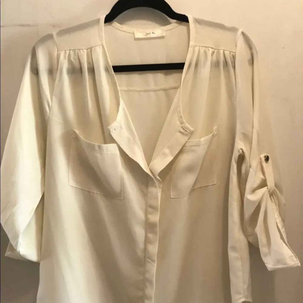 BOGO Sale 🌺 Cream Blouse.